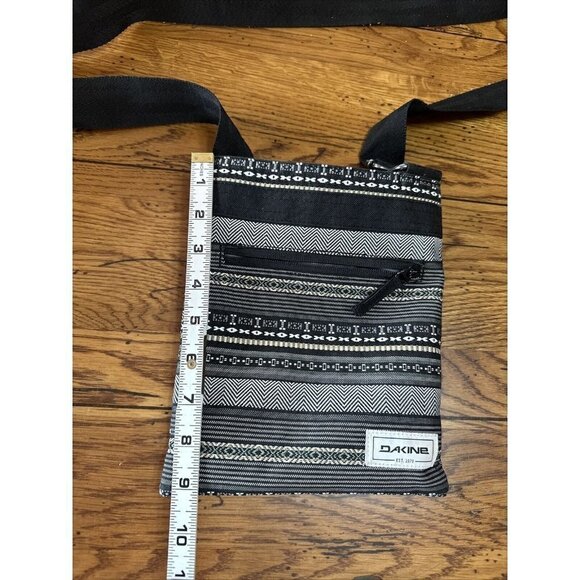 DAKINE GRAY/BLACK CROSSBODY PURSE/BAG-GREAT CONDITION! - Picture 2 of 6